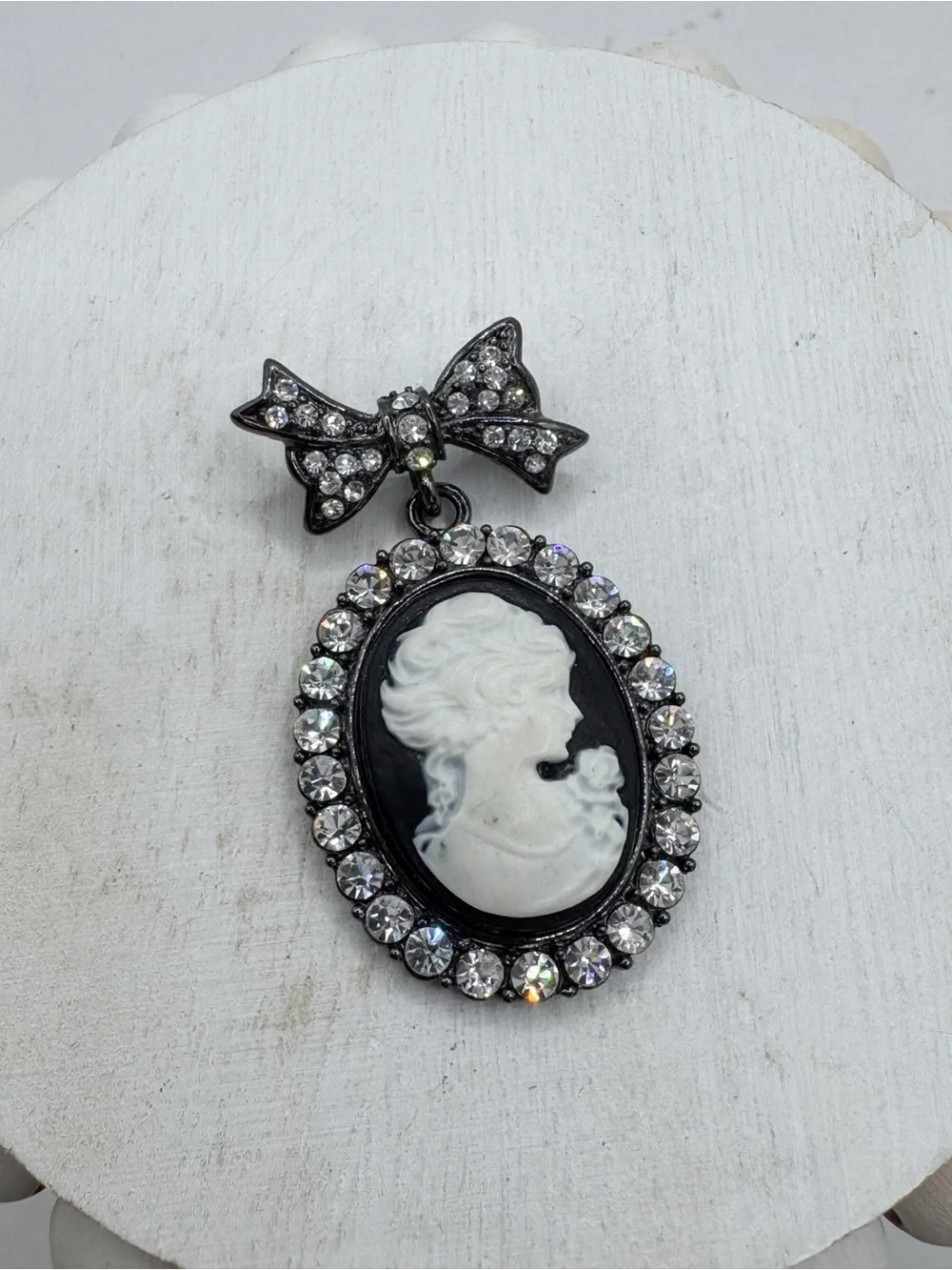 Vintage Victorian revival cameo bow brooch pin black white